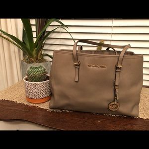 Michael Kors purse/bag